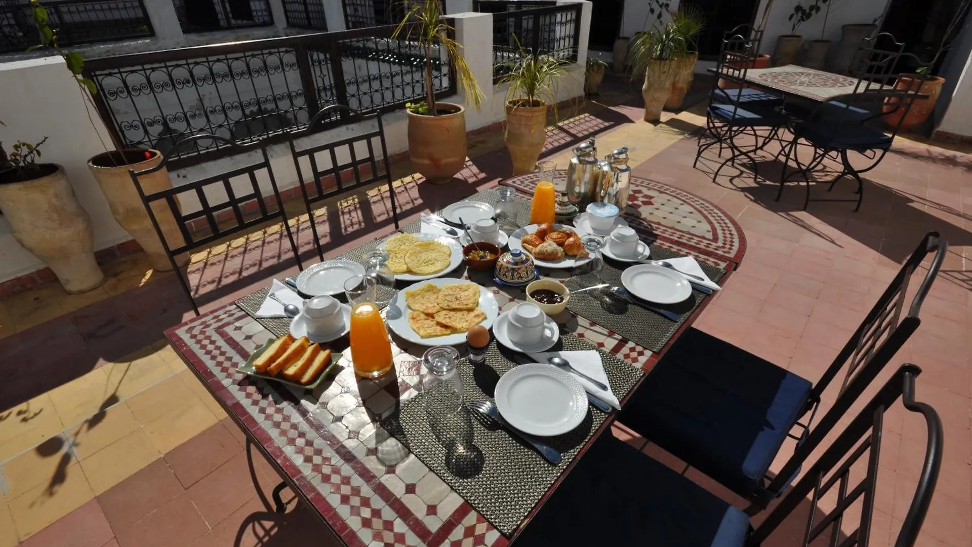 Riad Le Sucrier De Фес Марокко